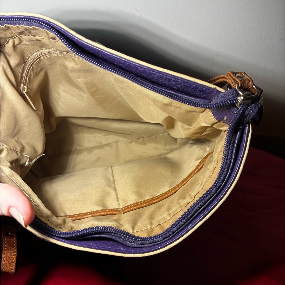 Two-Tone Leather Shoulder Bag with adjustable strap - Picture 8 of 9